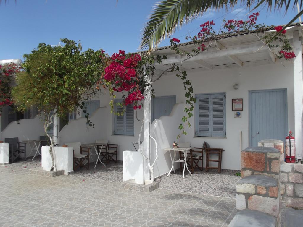 Κalamitsi Rooms & Apartments Kimolos Exterior photo